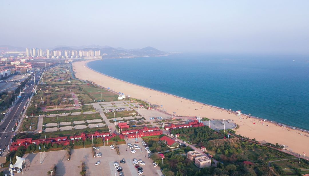 2017年 金沙滩景区由 西海岸旅游投资集团管理 在配合新区蓝色海湾