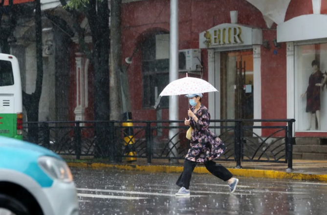 雨雨雨 青岛隔三差五就下雨 到底什么时候晴?