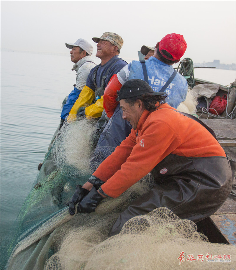 摄影师镜头下的渔民出海劳动奏响拉网之歌
