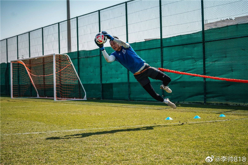 扎根上海 青岛籍门将李帅将作为人才引进落户上海