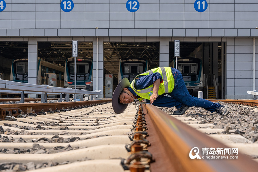 实拍青岛地铁线路工:专挑一天中最热时间开工
