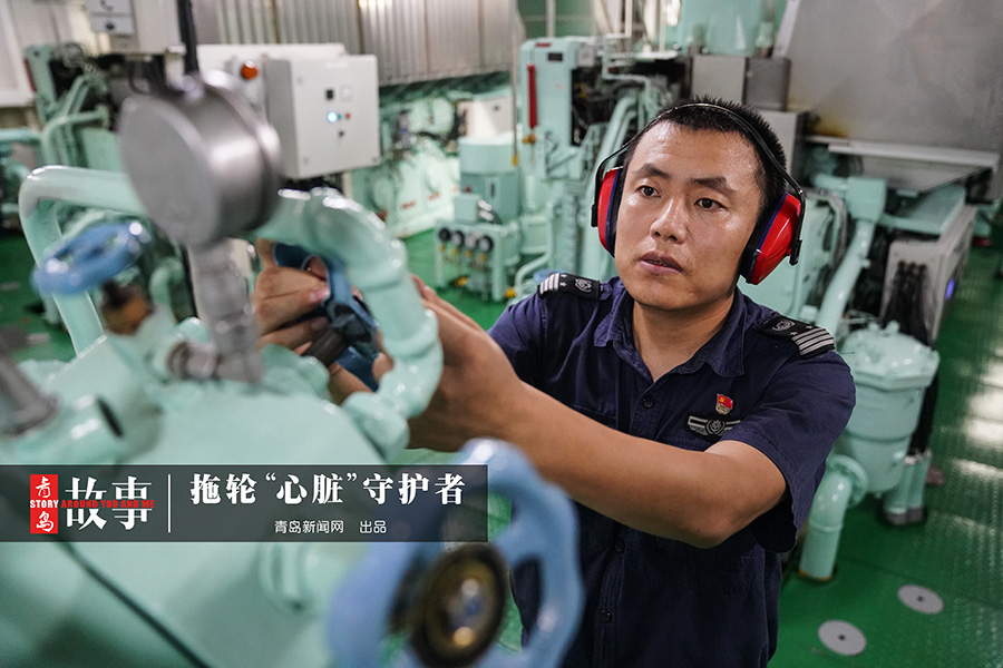 四季都是高温工作者 他在40℃ 的机舱里守护拖轮"心脏"