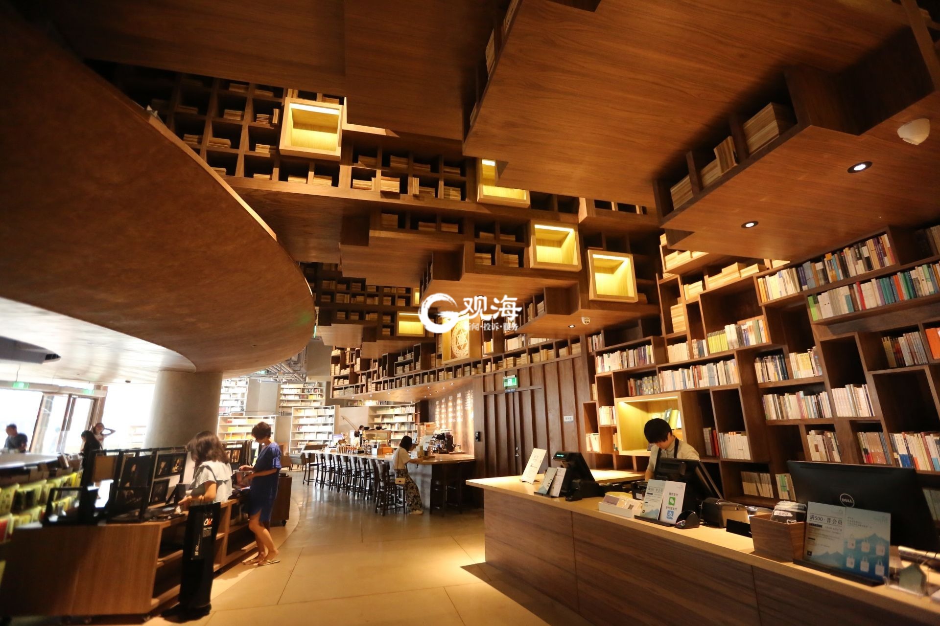 实拍青岛书店书式慢生活拭去都市浮躁