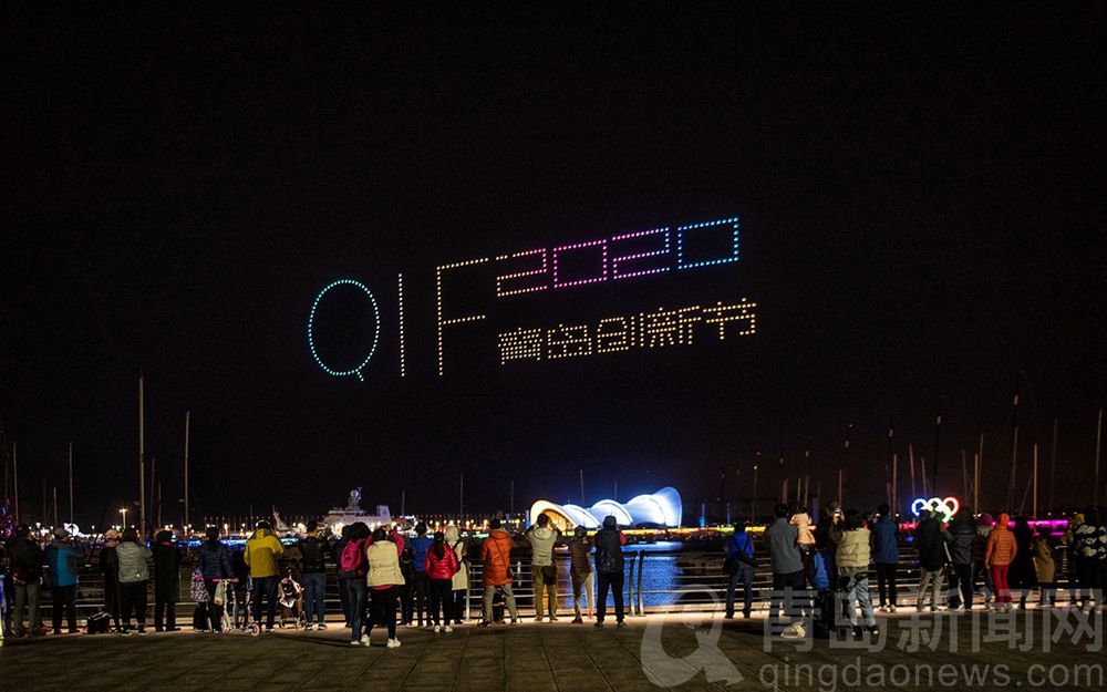 实拍奥帆中心无人机表演 新概念空中烟花秀再度上演