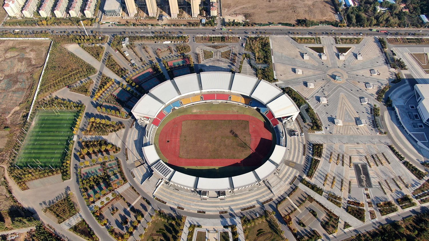 造型超治愈!500米高空瞰平度奥体中心