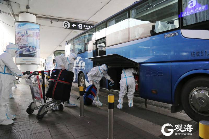 防疫不松懈青岛机场转运人转战胶东机场开启新战疫
