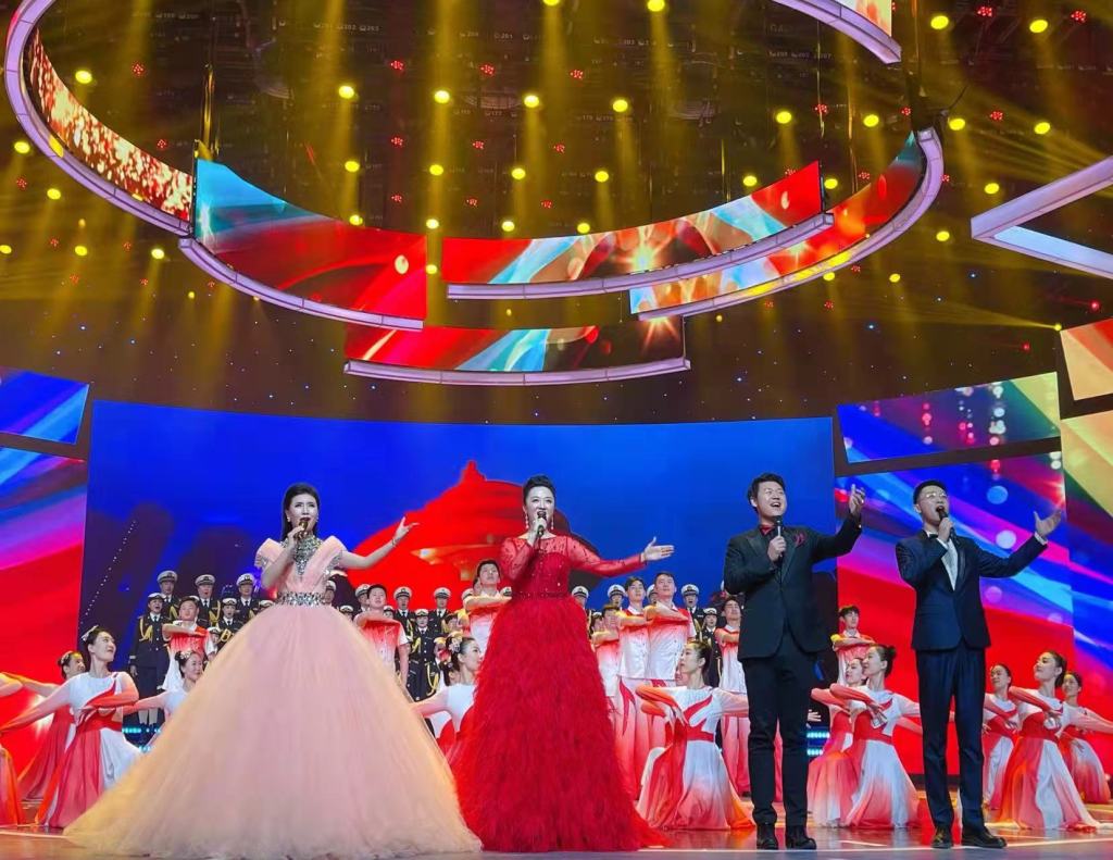 在歌声中感悟奋斗的力量歌唱演员李欣忆青岛春晚一曲领航征服观众