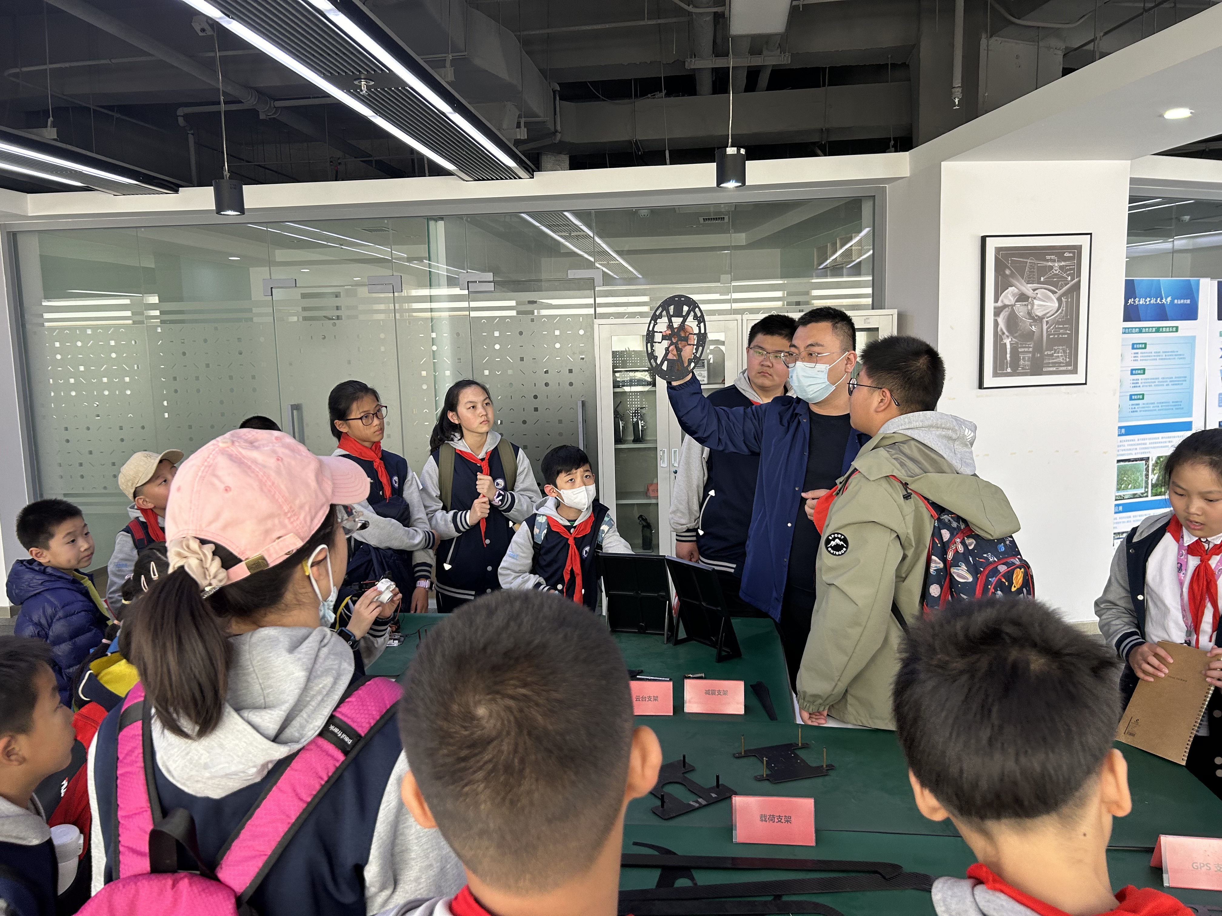 青岛宁夏路小学:探索世界航天日  童心同梦筑未来